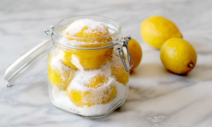 Để chanh và muối trong nhà có tác dụng gì?