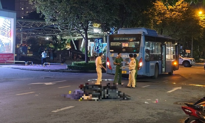 Tai nạn giao thông ở TP.HCM, cô gái 25 tuổi bị xe buýt cán tử vong: Trích xuất camera tìm nguyên nhân