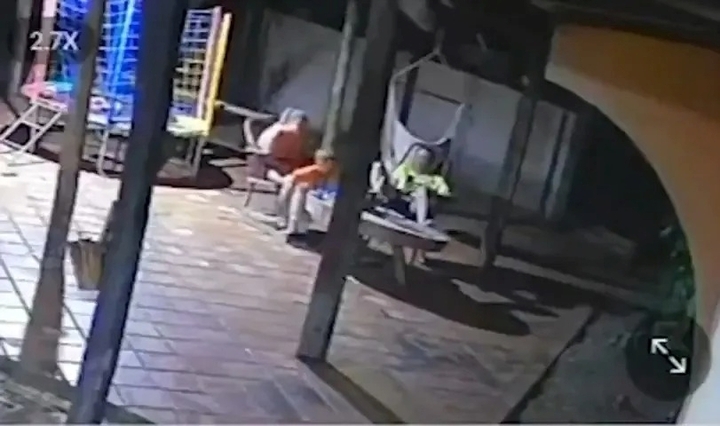 Con trai 2 tuổi nhặt được súng trên bàn, vô tình bắn mẹ tử vong, bố bị điều tra vì tội ngộ sát ở Brazil