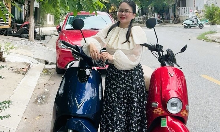 Khách Việt sử dụng đồng thời 2 xe máy VinFast, muốn cùng gia đình lan tỏa sống xanh