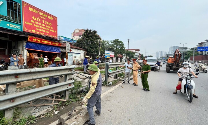 Hà Nội: Đóng 5 lối đi tự mở trên tuyến đường sắt qua thị trấn Văn Điển 