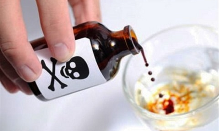 Vợ nhẫn tâm sát hại chồng mới cưới bằng cách bỏ độc vào bữa tối rồi đổ tội cho mẹ chồng