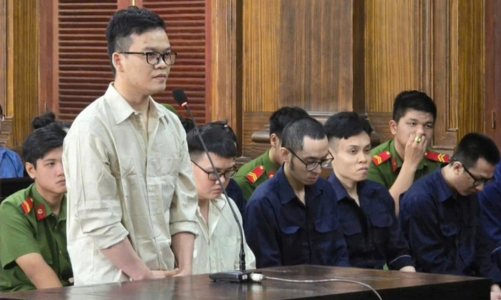 Nhân viên công ty tài chính dùng ảnh khiêu dâm cắt ghép để khủng bố con nợ