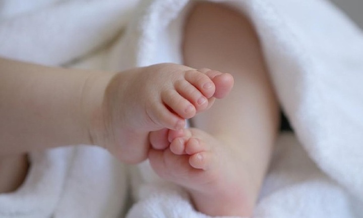 Cha đột quỵ tim tử vong, ngã đè khiến con trai 3 tháng tuổi thiệt mạng ở Malaysia