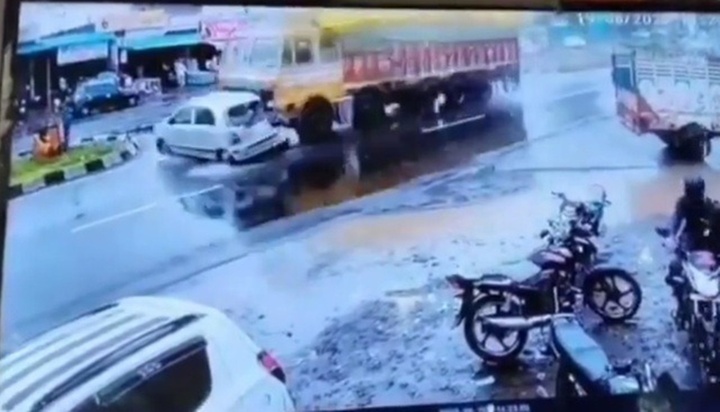 Clip: Thót tim cảnh xe tải kéo lê ô tô 100 mét, 2 người sống sót thần kì