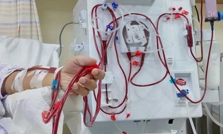 Thường xuyên dùng thuốc giảm đau kết hợp nước tăng lực để thức khuya ôn bài, nam sinh viên suy thận nặng