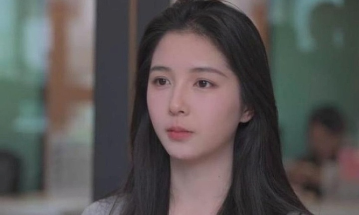 Nữ thủ khoa Trung Quốc bị cha cấm livestream vì