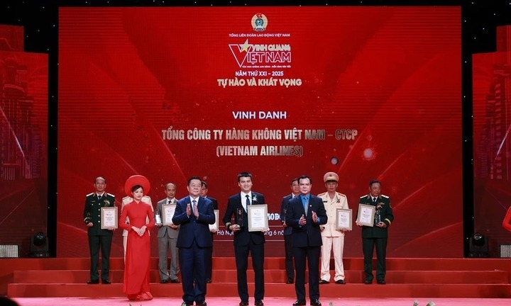 Vietnam Airlines được vinh danh tại chương trình Vinh quang Việt Nam 2025