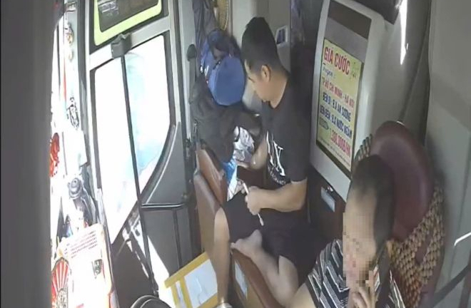 Cục CSGT tiếp tục xử lý nhiều người dùng điện thoại khi lái ô tô trên cao tốc