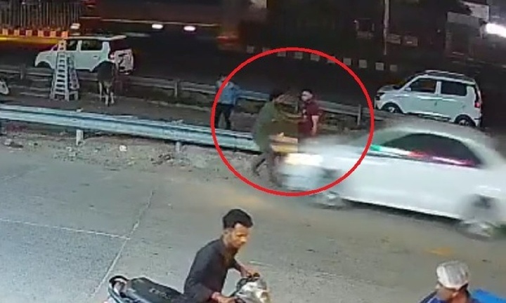 Clip: Sinh viên bị ô tô tông văng khi đang đứng nói chuyện bên đường