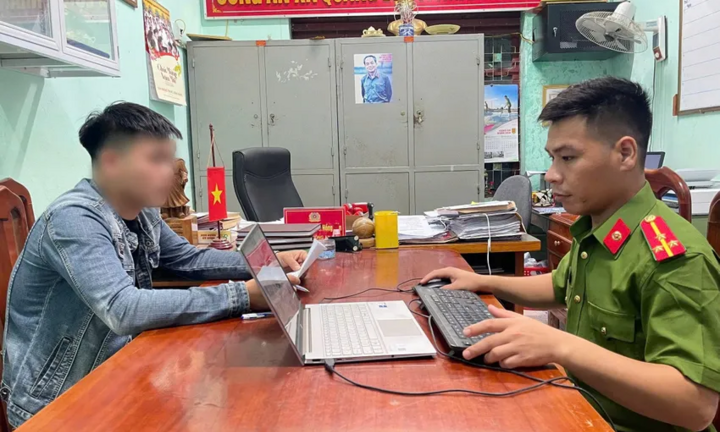 Túng thiếu nợ nần, nam thanh liên lấy dây chuyền vàng đi cầm rồi báo công an 