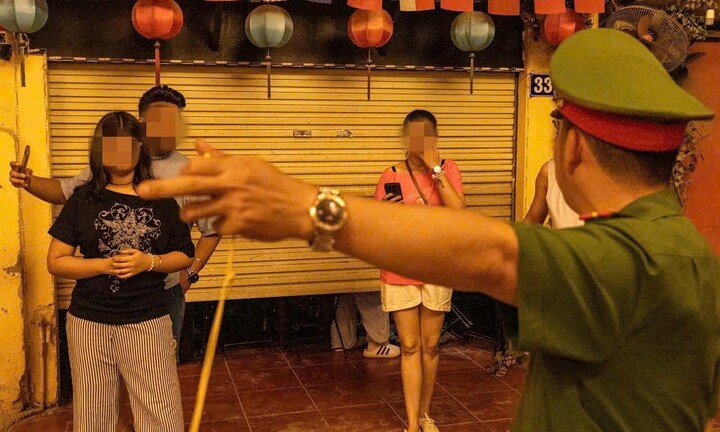 Bảo đảm an toàn giao thông đường sắt tại khu vực “cà phê đường tàu”