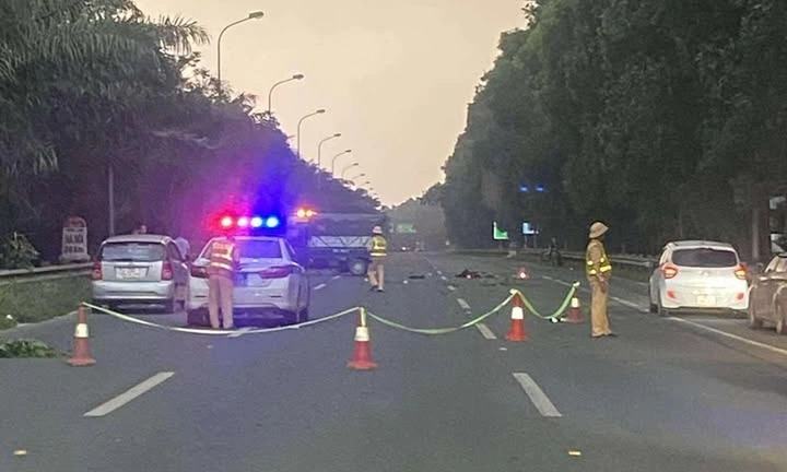 Vụ tai nạn giao thông trên cao tốc Đại lộ Thăng Long, người đàn ông đi xe máy tử vong: Nhân chứng nói gì?