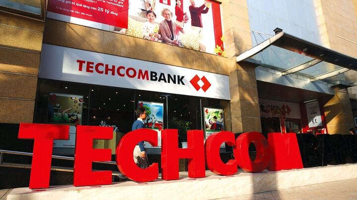 Techcombank miễn nhiệm một Phó Tổng giám đốc