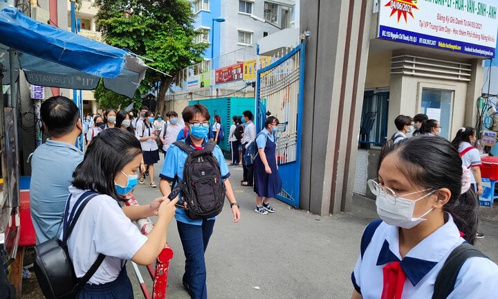 Cửa hẹp trường chuyên: Cơ hội nào cho học sinh giỏi nhưng “không chuyên”?