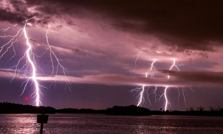 Bị sét đánh khi đang hưởng tuần trăng mật, chú rể tử vong thương tâm bên bờ biển