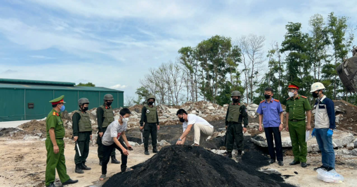Vụ án chôn lấp “chui” hơn 1.600 tấn chất thải công nghiệp tại Hà Nội: Những đối tượng nào liên quan?