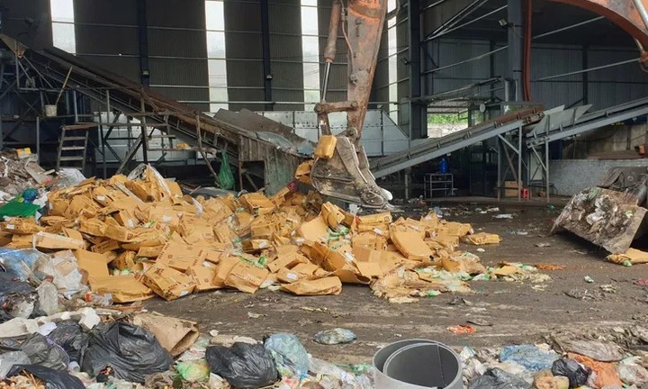 Phát hiện hơn 2,5 tấn nấm kim châm quá hạn sử dụng tại kho hàng ở Hà Nội