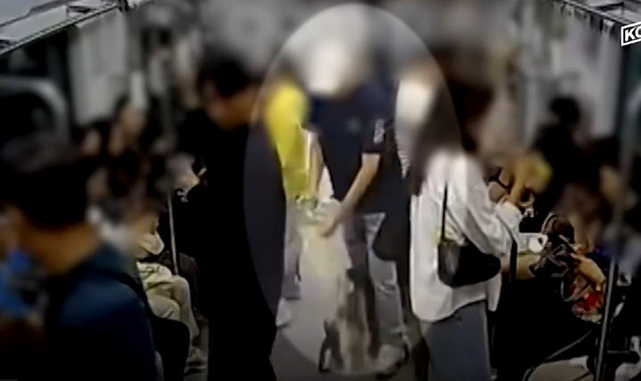 Clip: Kinh hãi khoảnh khắc cụ ông 67 tuổi tưới xăng đốt tàu điện ngầm hậu ly hôn