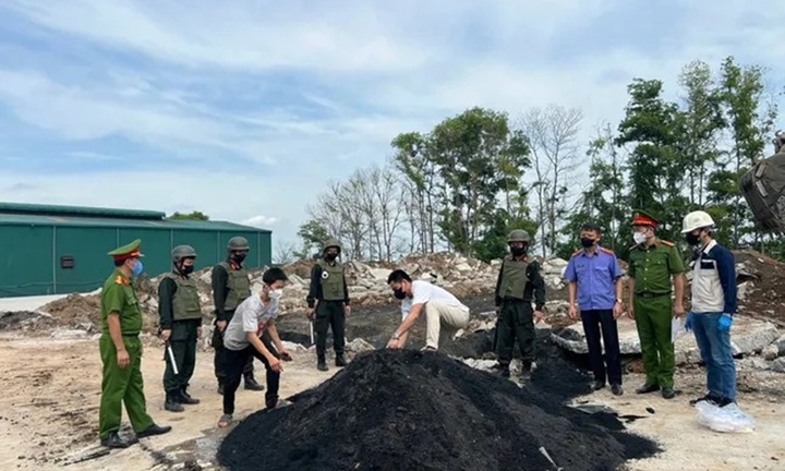 Hé lộ thủ đoạn tinh vi trong vụ chôn lấp 1.600 tấn chất thải công nghiệp trái phép ở Hà Nội
