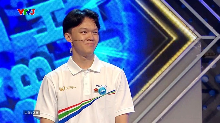 Vượt trội hơn đối thủ, nam sinh Khánh Hòa xuất sắc giành vòng nguyệt quế Đường lên đỉnh Olympia