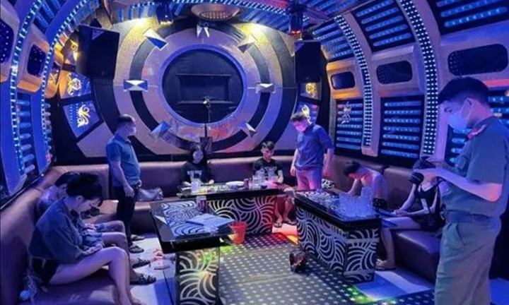 Khởi tố chủ quán, nhân viên và nhóm