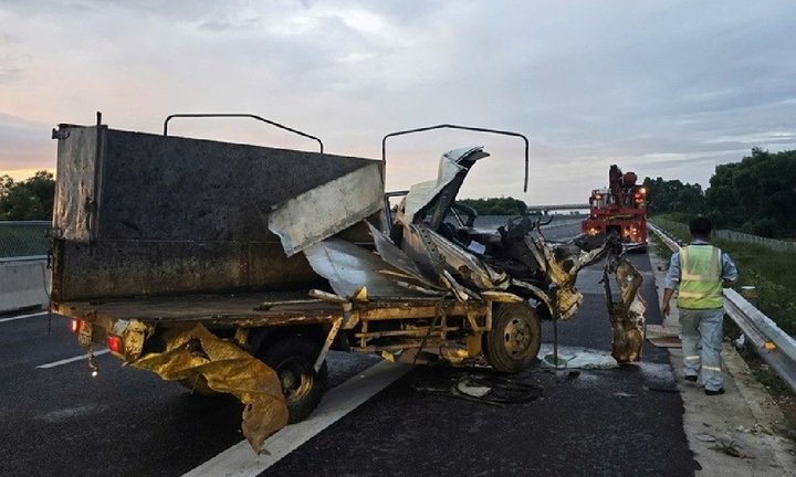 Tin tức tai nạn giao thông mới nhất ngày 1/7: Va chạm giữa 2 xe tải trên cao tốc, 1 người tử vong