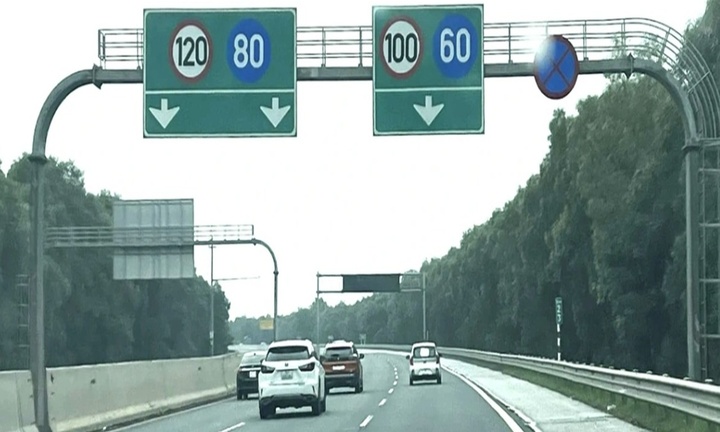 Tốc độ khai thác tối thiểu của xe ô tô khi chạy trên đường cao tốc