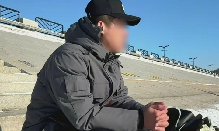 Đi trộm để có tiền chữa bệnh cho con, cha lĩnh án tù, đau xót nhận tin con qua đời khi vẫn ngồi sau song sắt