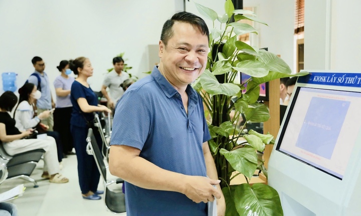 Ngày đầu vận hành chính quyền địa phương 2 cấp ở phường Đông Ngạc: Vận hành thông suốt, người dân hài lòng
