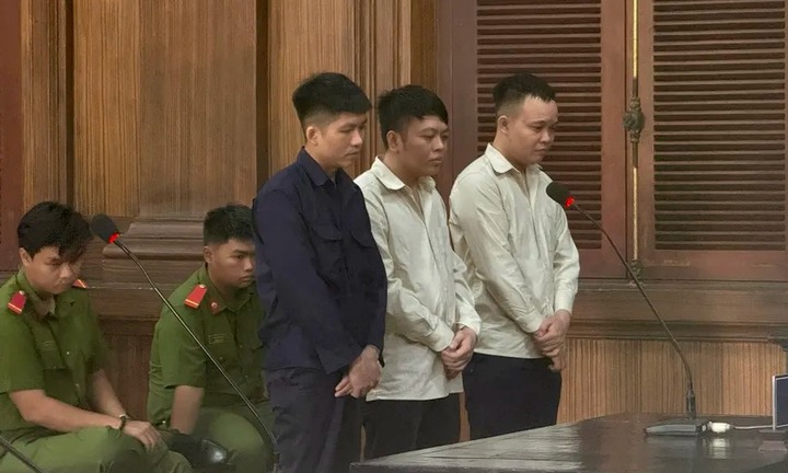 Băng nhóm cho vay nặng lãi tới 7.200%/năm, yêu cầu thế chấp bằng clip khỏa thân lĩnh án