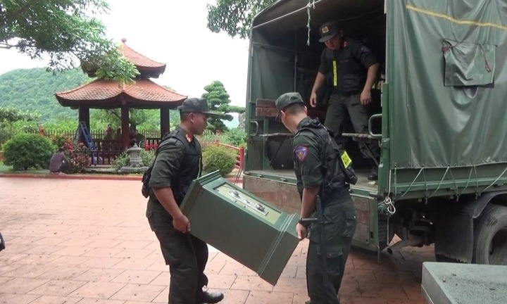 Khám xét trang trại xa hoa của trùm giang hồ Vi 