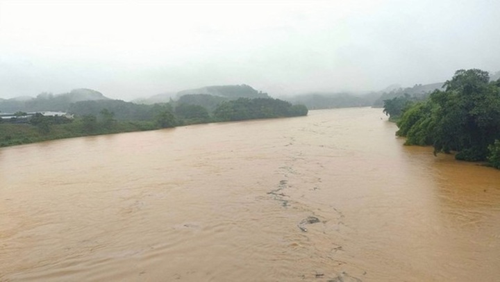 Phát hiện thi thể nam giới nổi trên mặt nước ở Tuyên Quang, trên người không có giấy tờ tùy thân