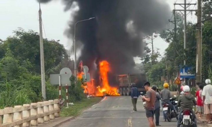 Hãi hùng khoảnh khắc 2 xe container tông nhau, bốc cháy ngùn ngụt kèm nhiều tiếng nổ lớn ở Đồng Nai
