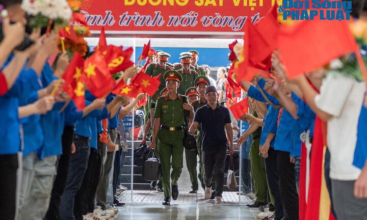 Đoàn tàu đặc biệt đưa 566 cán bộ, chiến sĩ về Thủ đô tập luyện diễu binh kỷ niệm 80 năm Quốc khánh 2/9