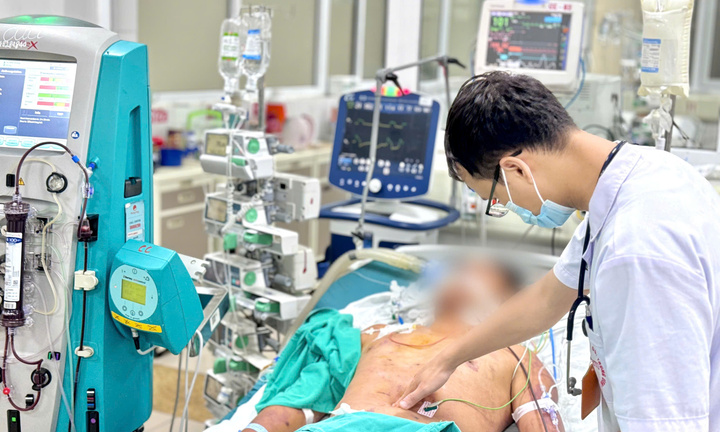 Thanh niên 30 tuổi nhập viện nguy kịch, tiên lượng dè dặt sau bát tiết canh