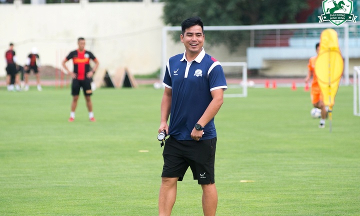 Đội bóng của Công Phượng có HLV mới?