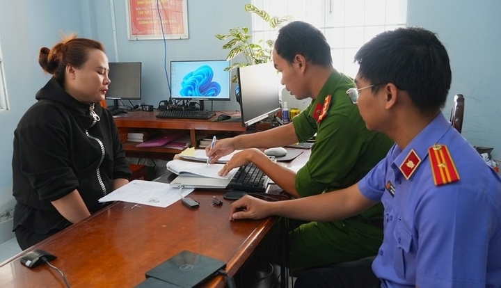 Dùng 100 triệu đồng người khác chuyển khoản nhầm để tiêu xài, một phụ nữ ở Vĩnh Long bị khởi tố