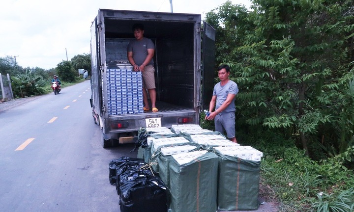 Phát hiện 2 đối tượng cải tạo thùng xe tải thành khoang bí mật, lật tẩy hành vi phạm pháp