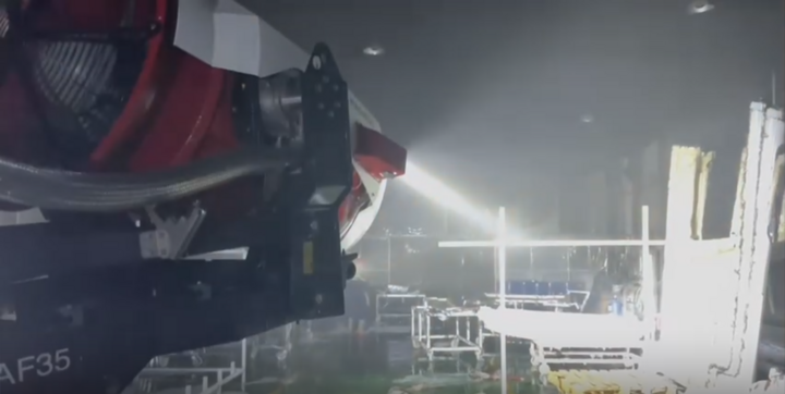 Clip: Cận cảnh sử dụng robot chữa cháy nhà xưởng trong khu công nghiệp ở Đà Nẵng