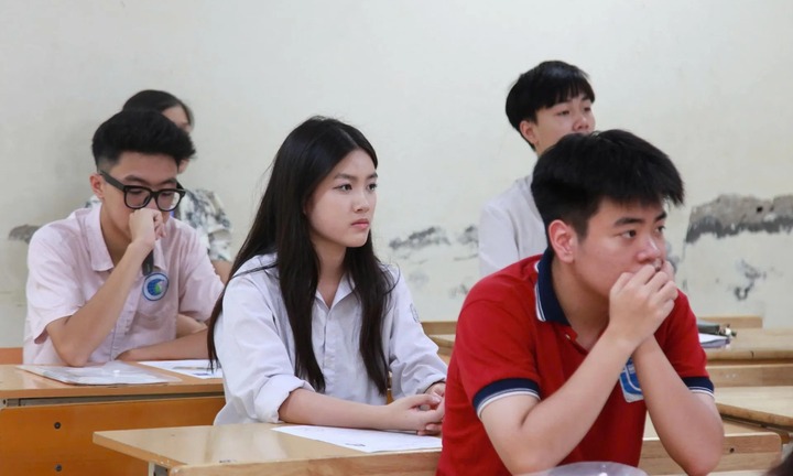 Chuyên gia dự đoán điểm chuẩn đại học 2025 có thể giảm mạnh?