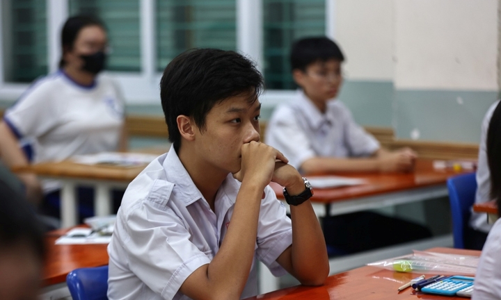 Dùng tổ hợp có Toán, tiếng Anh để xét tuyển đại học, thí sinh có bị thiệt thòi?