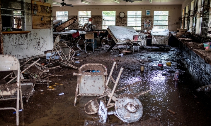 Cảnh tượng tan hoang sau trận lũ quét lịch sử tại Mỹ, ít nhất 104 người thiệt mạng