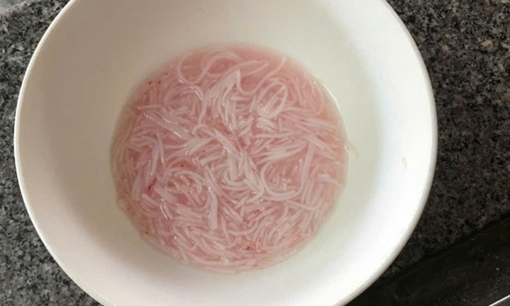 Vụ sợi bún chuyển thành màu đỏ bất thường ở Đà Nẵng: Lập đoàn kiểm tra