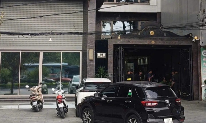 Clip: Cảnh sát khám xét nhà đại ca giang hồ 