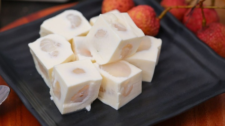 Hí hửng làm vải khúc bạch 