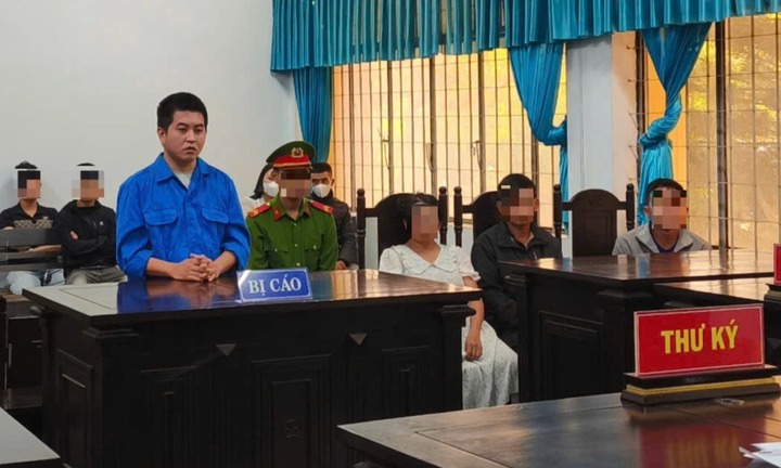 Tuyên án nghịch tử đâm mẹ trọng thương sau khi hít 