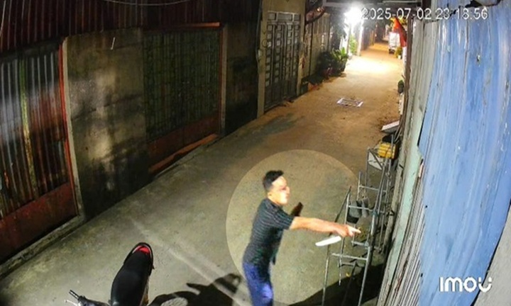 Xác minh vụ người đàn ông cầm dao, chửi bới, dọa giết cả gia đình ở TP.HCM