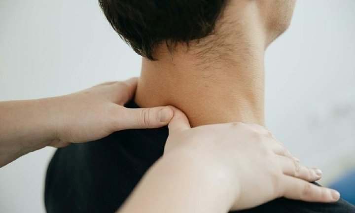 Đi massage cổ vai gáy, chàng trai trẻ bất ngờ bị nhồi máu não