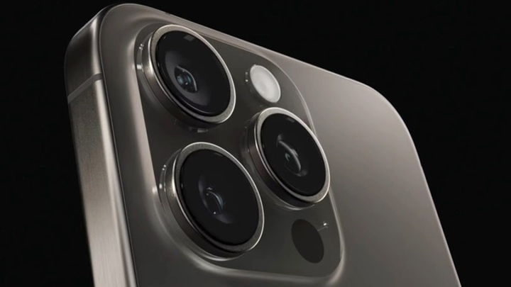 Tác dụng của lỗ nhỏ cạnh camera iPhone